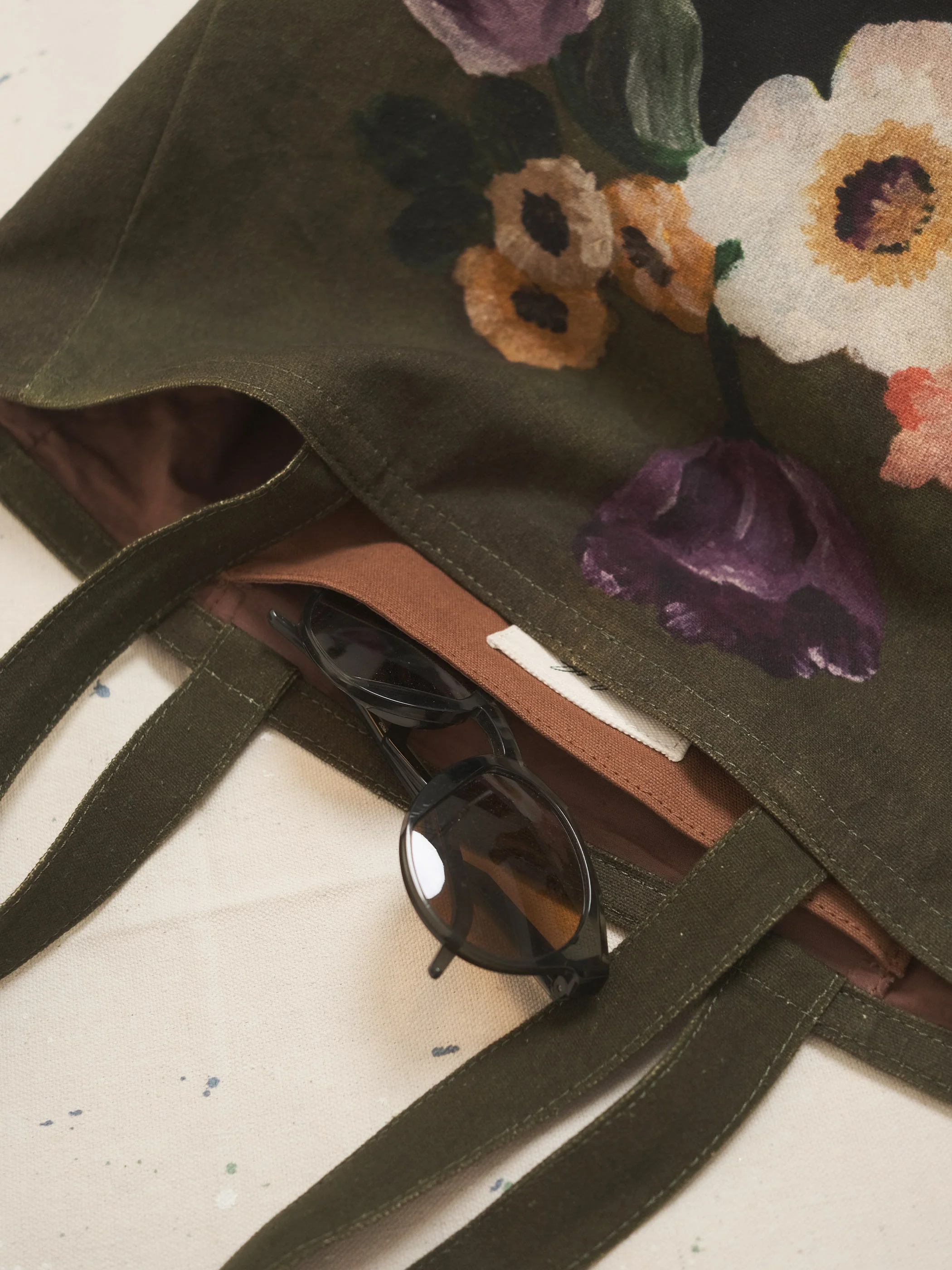 Weekday Tote | Flower study - Image 3
